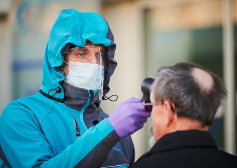 Sloveniji će za kolektivni imunitet na koronavirus trebati više godina