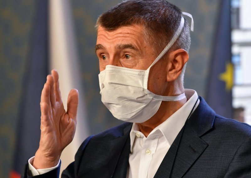 Češki premijer očekuje da bi se život mogao normalizirati do lipnja