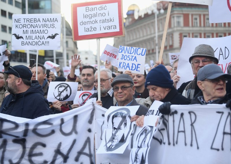 Građanska inicijativa 'Zagreb te zove' poziva građane da izađu na prozore i balkone u 19 sati i uključe se u prosvjed protiv Milana Bandića