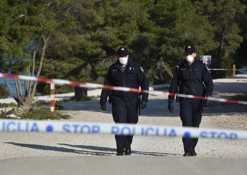 Muškarac u Bibinjama u polju jednog napao oštrim predmetom, a kod kamenoloma drugog izbatinao šakama i metalnom palicom