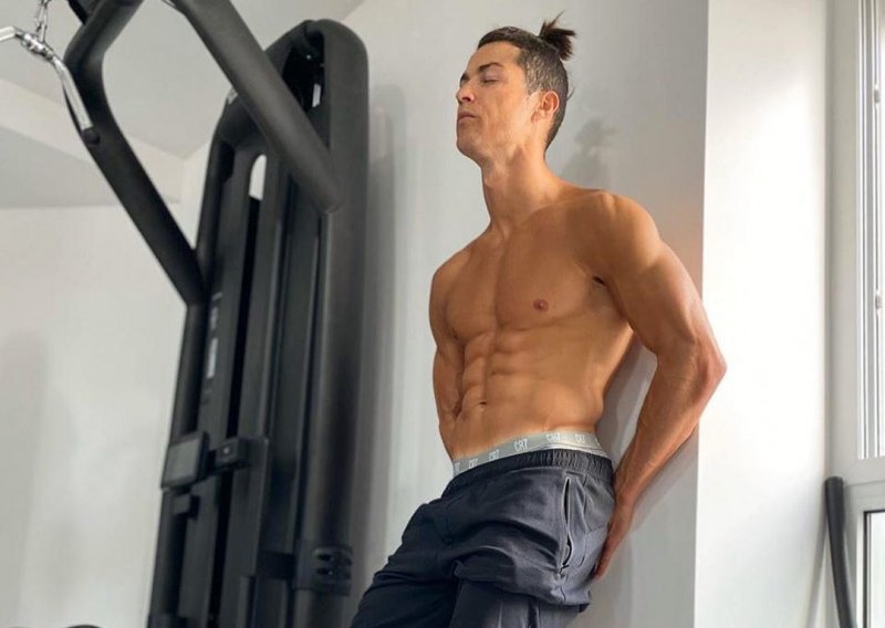 Cristiano Ronaldo nije mogao birati frizera, ali Georgina je riješila problem, a svi ga pitaju: što je s repićem?