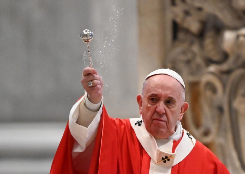 Papa nakon oslobađanja Pella molio za one koji pate od 'nepravednih kazni'