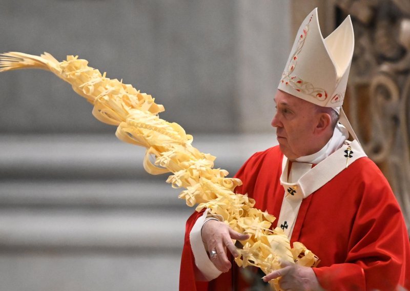 Vatikan u doba koronavirusa: Papa Franjo osjeća se kao u kavezu, umirovljeni Benedikt XVI. uskoro slavi 93. rođendan