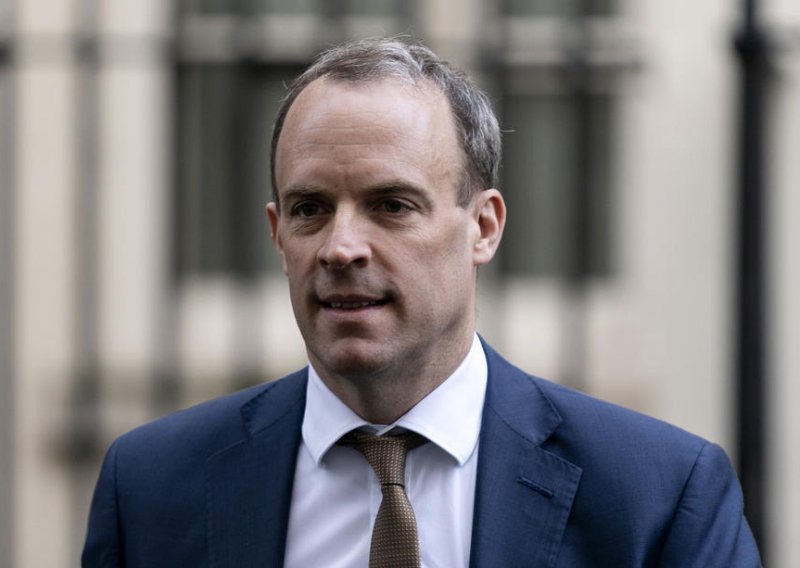 Raab: Britanska vlada će nastaviti provoditi Johnsonove planove