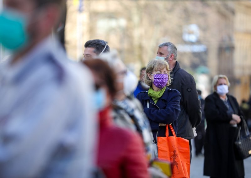 Umirovljenici u BiH jurišaju na banke, napokon dobili pravo izlaska