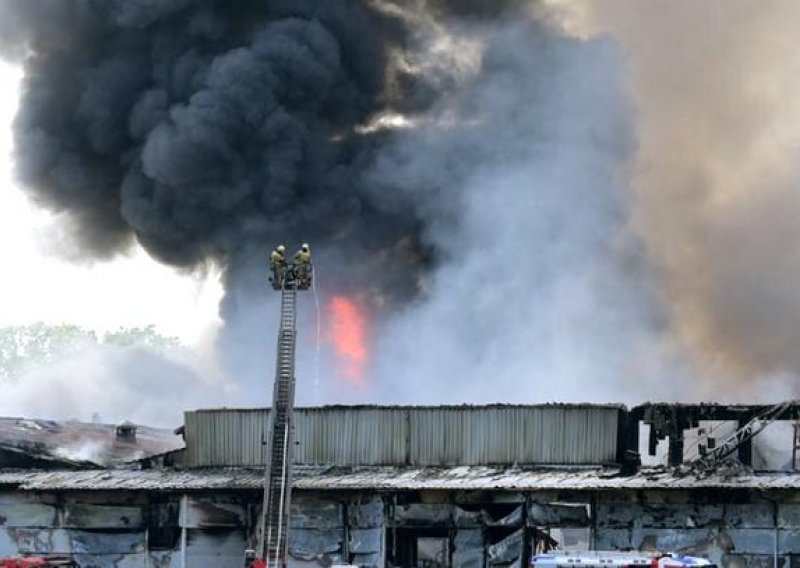 Veliki požar u Mercatorovom skladištu: Jedna osoba smrtno stradala