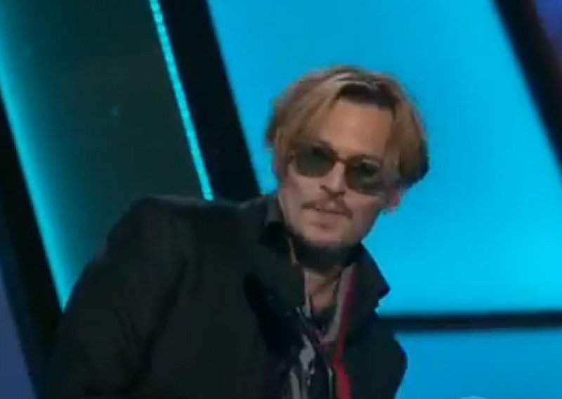Pijani Johnny Depp ponovno šokirao nedoličnim ponašanjem