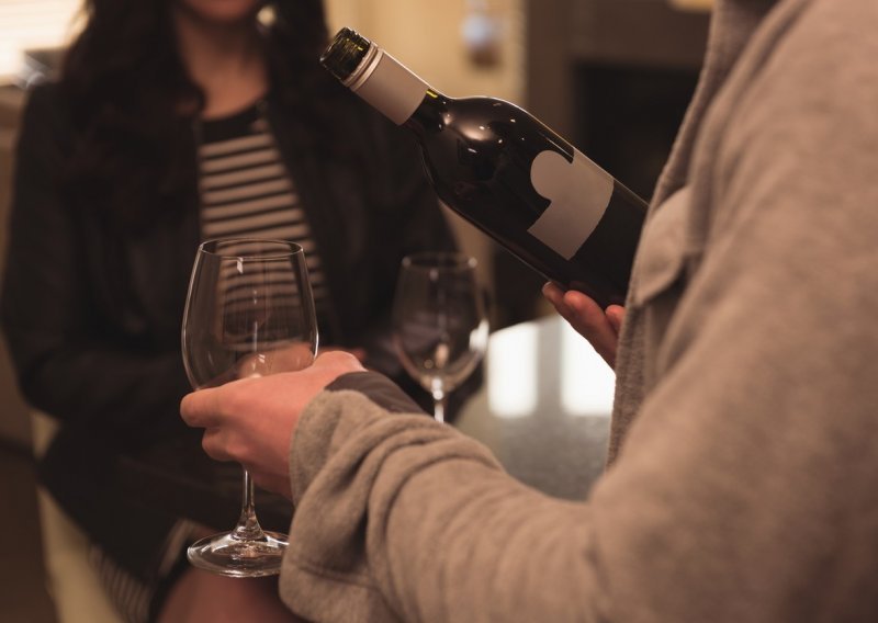 Na kraju dugoga dana u izolaciji: Može li čaša vina ublažiti stres?