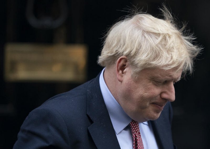 Boris Johnson stabilno nakon druge noći na intenzivnom odjelu za Covid-19