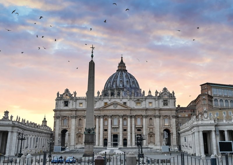 Vatikan pozdravlja oslobađajuću presudu australskom kardinalu Pellu