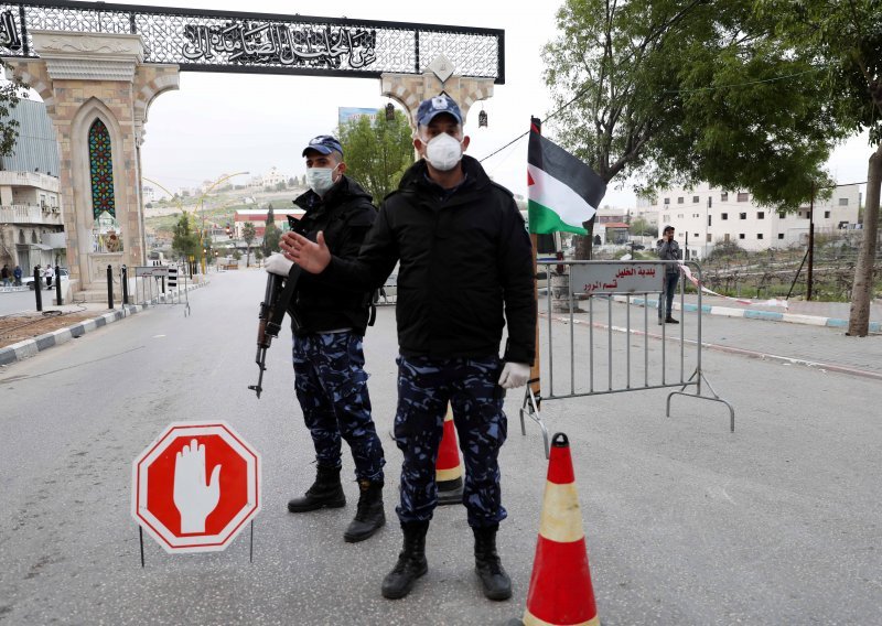 Izrael naredio obavezno nošenje maski, može i onih iz kućne radinosti