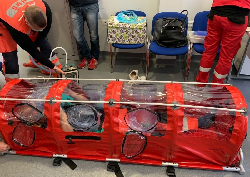 U Viroviticu stigao tzv. bio bag, izolacijska jedinica za prijevoz pacijenata