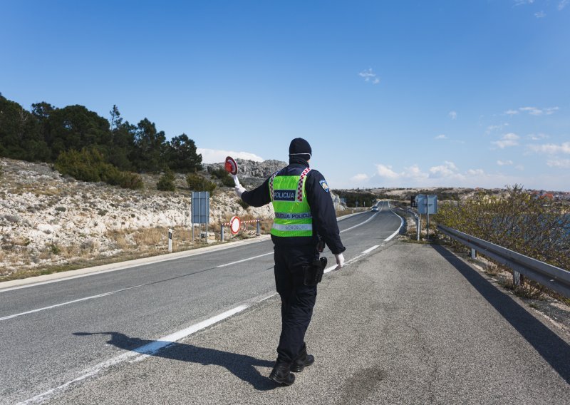 U Hrvatskoj je preko 13 tisuća turista, najviše ih je na jednom otoku i to iz Poljske, Češke, Austrije...