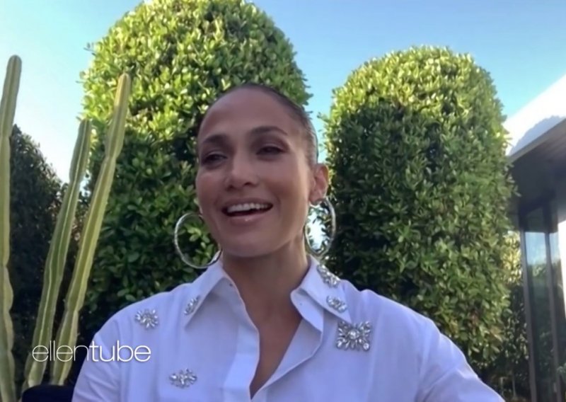 Voli da se sjaji: Ni u kućnoj izolaciji Jennifer Lopez ne odustaje od blještavih izdanja
