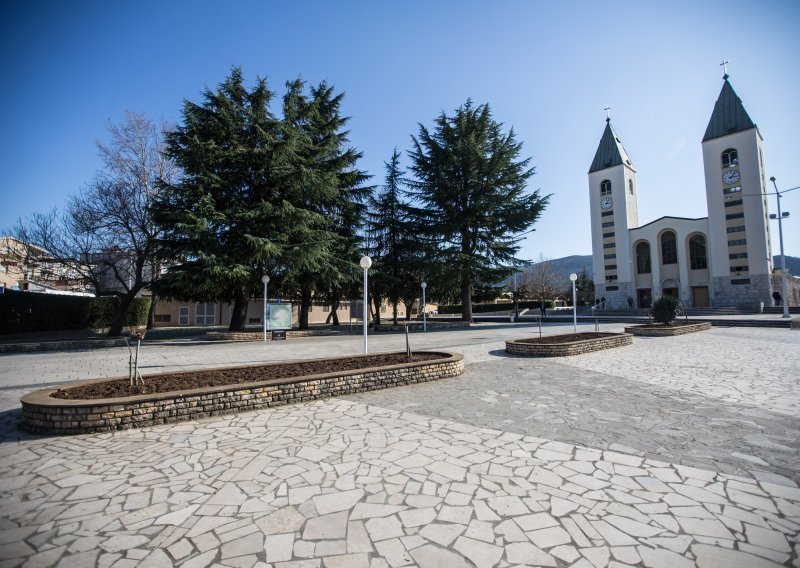 [FOTO/VIDEO] Pandemija koronavirusa pretvorila Međugorje u 'grad duhova'