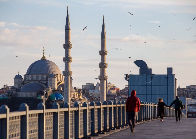 Turska uvodi ograničeni policijski sat za iduća dva vikenda