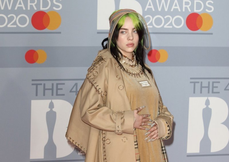 Billie Eilish iskreno progovorila o kritikama na račun odijevanja: 'Kada bih odjenula haljinu, ljudi bi me mrzili zbog toga'