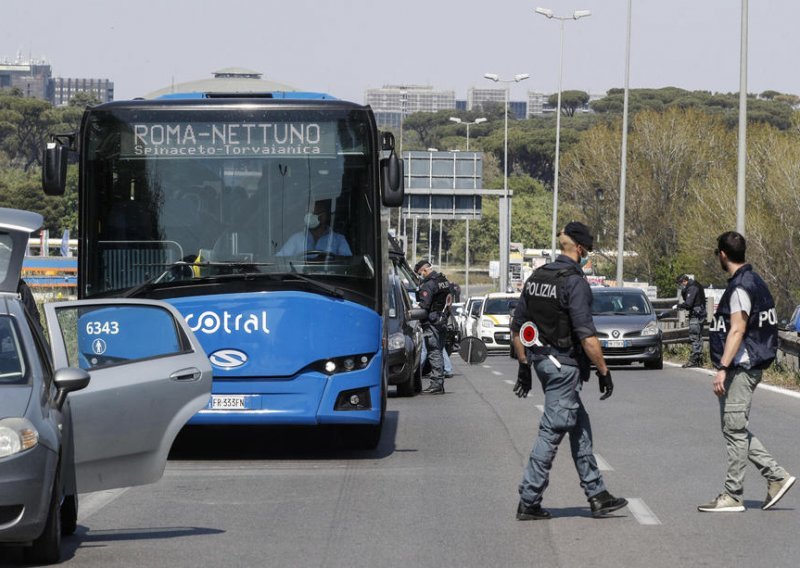 Italija bilježi najmanji broj mrtvih u posljednja 24 dana; u utorak otvaraju knjižare i trgovine za djecu