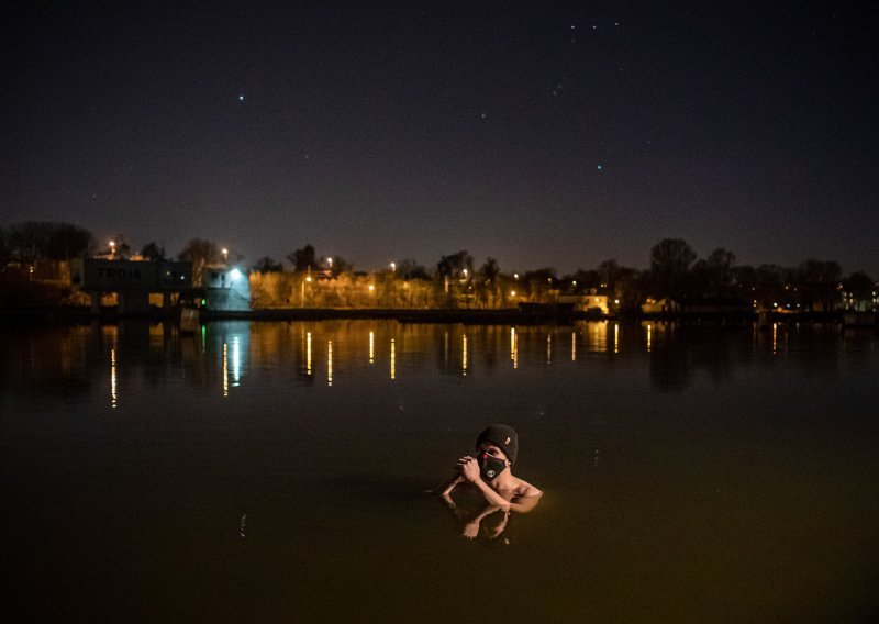 Nudizam dozvoljen u Češkoj, ali samo sa zaštitnim maskama