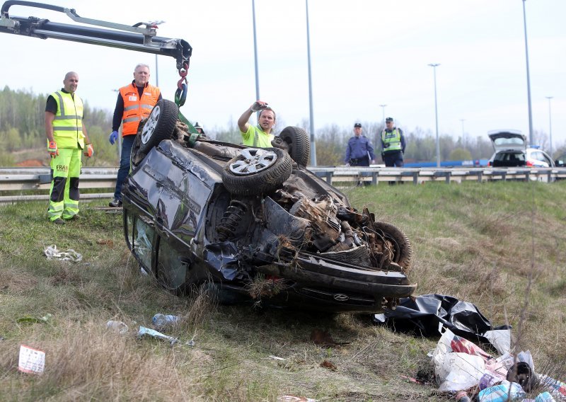 Sletio s ceste kod Vukove Gorice; vozač preminuo