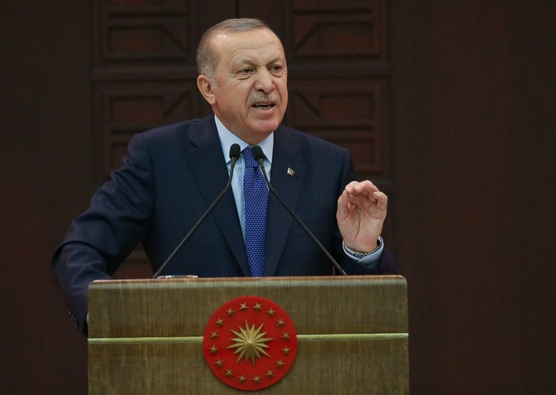 Erdogan: Turska će sljedeći vikend ponovno uvesti policijski sat