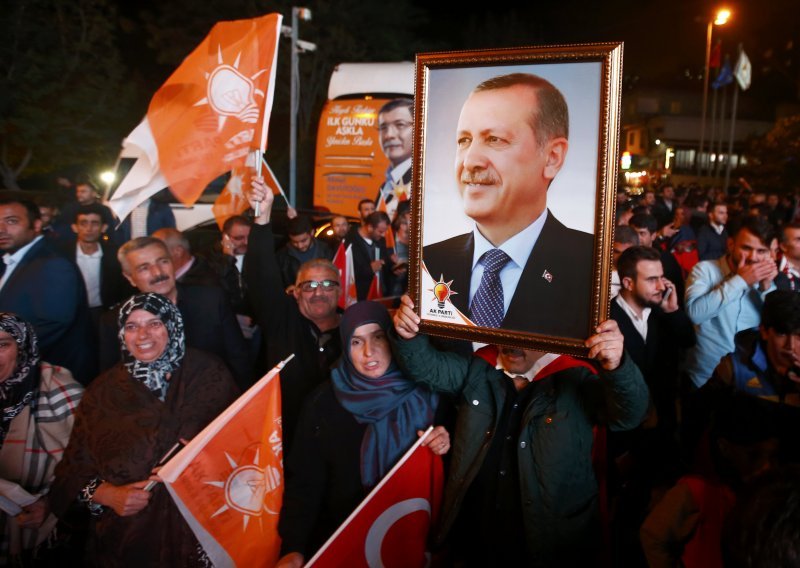 Trijumf Erdoganove stranke na izborima u Turskoj