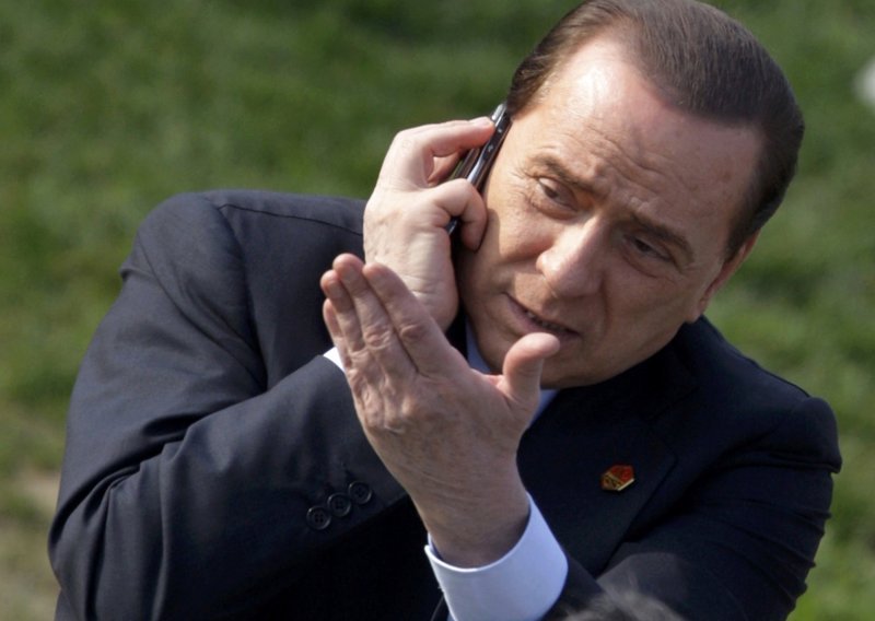 Berlusconi narušio svečani protokol