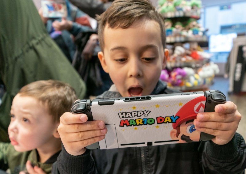 Nintendo Switch rasprodan u SAD-u, preprodavači mu udvostručili cijenu