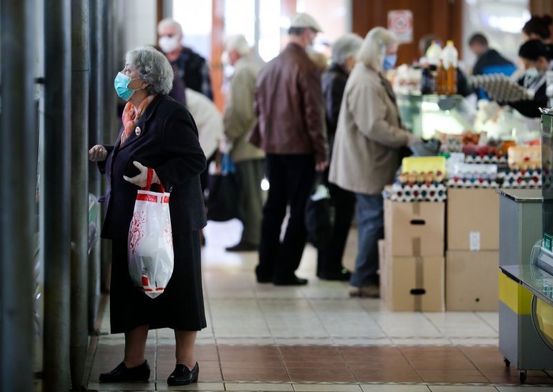 Nove preporuke HZJZ-a: Stariji od 65 godina te kronični bolesnici izbjegavajte prenapučene prostore