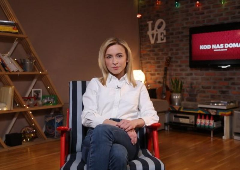 HRT predstavlja prvu emisiju snimljenu na virtualni način; Iva Šulentić vodi ju iz vlastitog dnevnog boravka