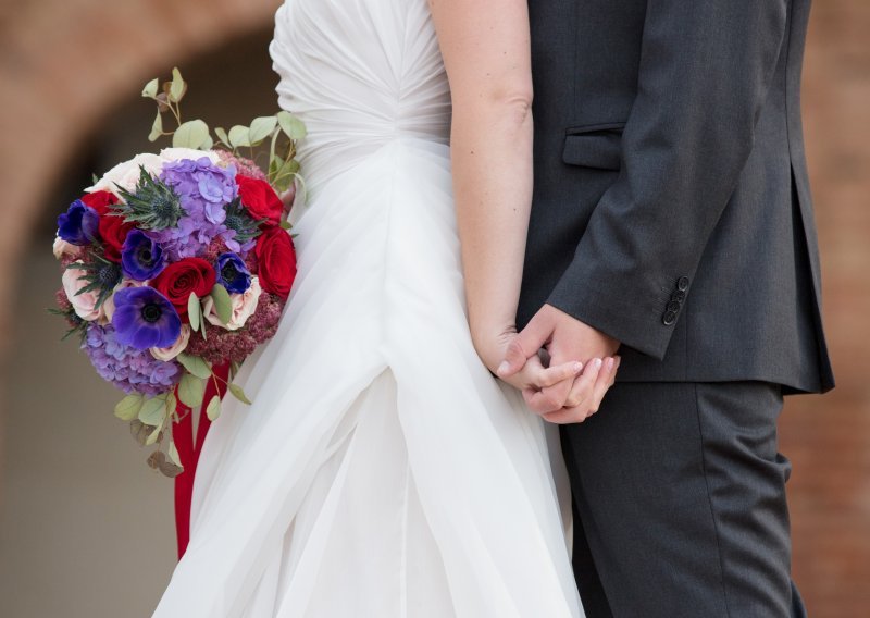 Kriza uzela danak: Pola vjenčanja u intimi, pola odgođeno