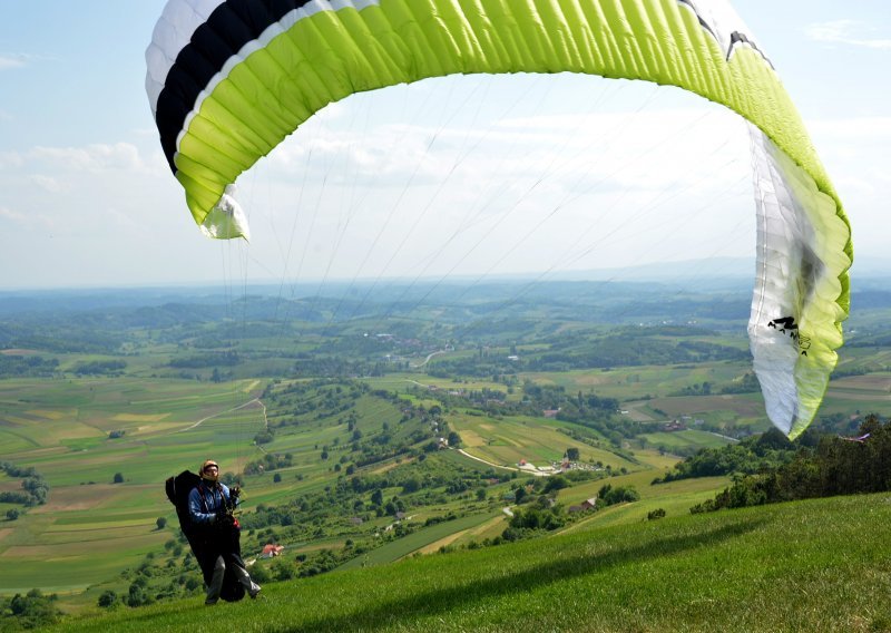 U padu paraglajdera smrtno stradao 49-godišnji muškarac, policija obavlja očevid