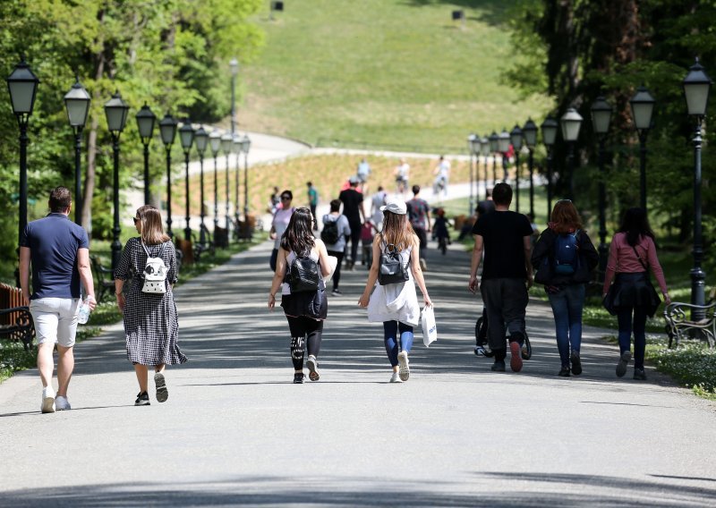 Park Maksimir danas je vrvio ljudima; ostati doma po ovakvom je vremenu mnogima nezamislivo