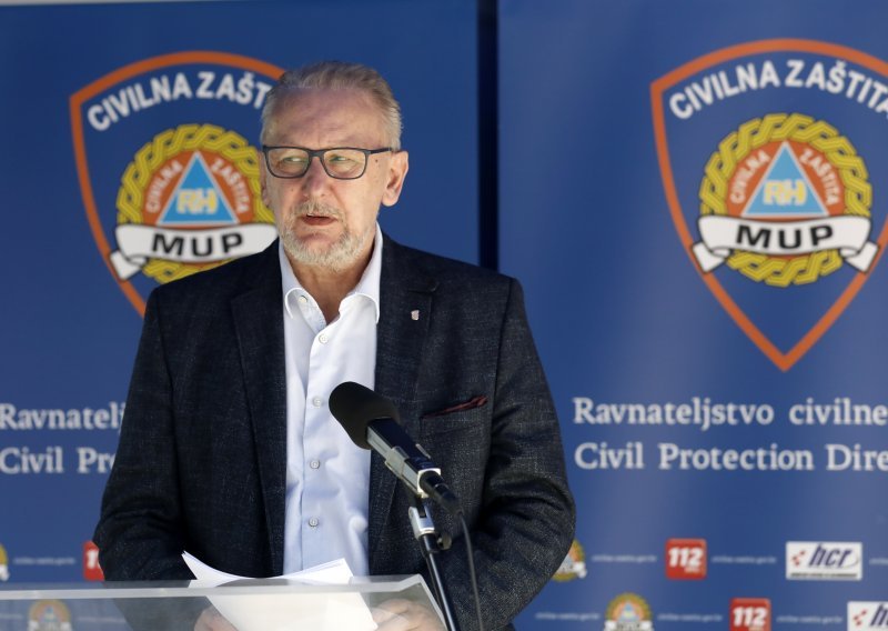 Božinović potvrdio da nestaje najveći dio punktova policije za e-propusnice i istaknuo da treba biti fleksibilan oko pečaćenje restorana