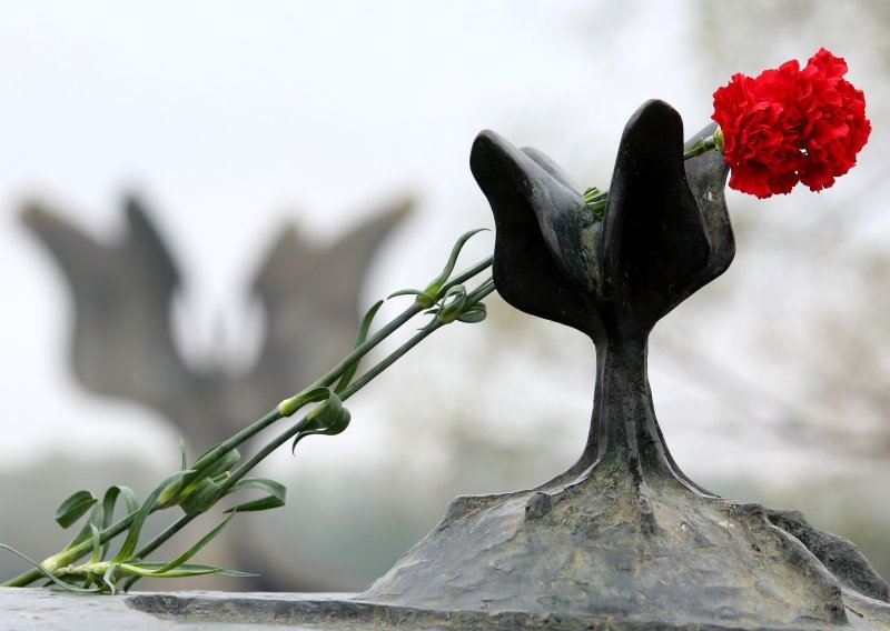 Državni vrh polaže vijenac u spomen na žrtve Jasenovca
