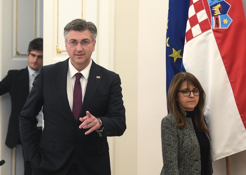 Sjećate se tajnice kojoj je Plenković naložio da pripremi odluku o smjeni tri Mostova ministra? Sad je razriješena na vlastiti zahtjev...
