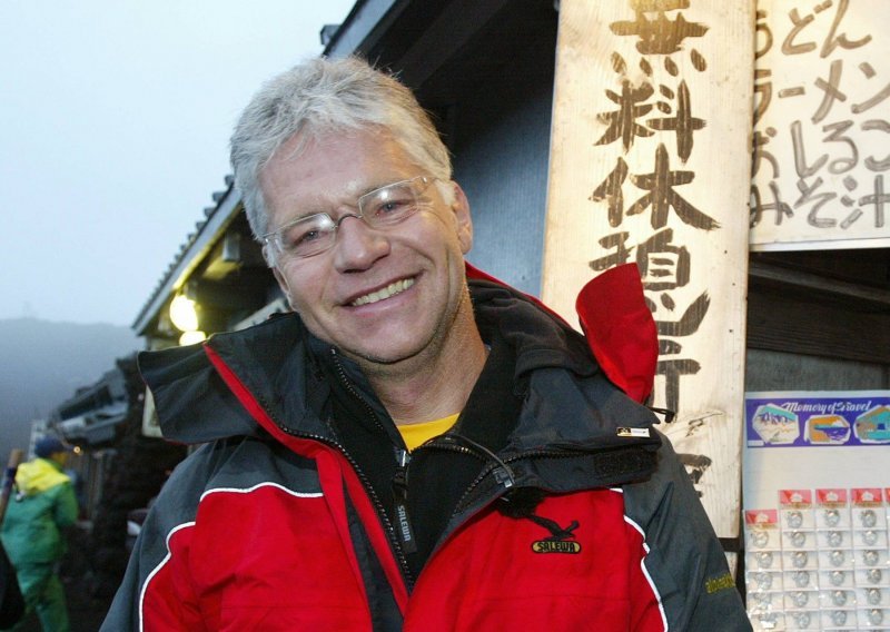 Ušao u povijest kao prva osoba koja je nakon transplantacije srca istrčala brojne maratone i popela se na japansku planinu Fuji
