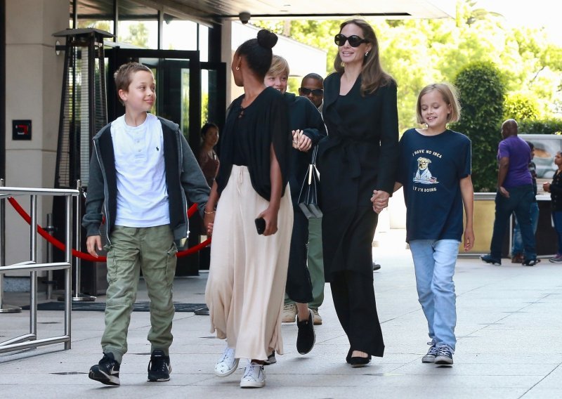 Angelina Jolie otkriva: 'Nemoguće je biti savršen roditelj. Na neki način djeca odgajaju nas, rastemo zajedno s njima'