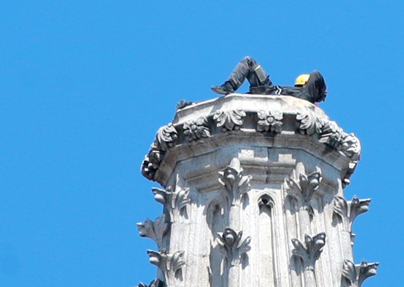 Nevjerojatne scene iz Zagreba: Pogledajte kako izgleda odmor na vrhu srušenog tornja katedrale