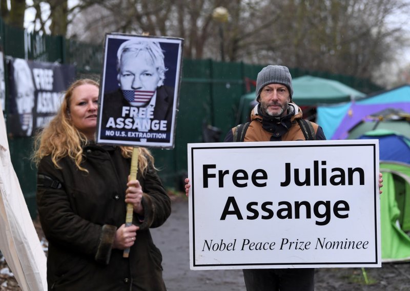 Postupak protiv Juliana Assangea odgođen zbog koronavirusa