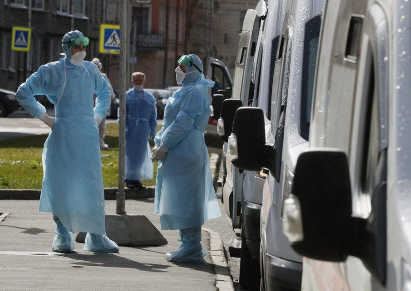 Rekordan broj preminulih, gotovo 100 tisuća zaraženih u Rusiji