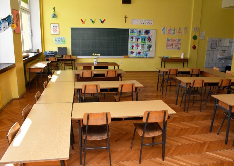 Preporod: Vlada će biti odgovorna za posljedice povratka učenika u škole