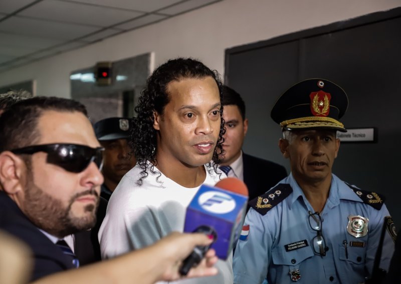 Brazilci otkrili pravi razlog Ronaldinhova odlaska u Paragvaj; i nije bila riječ o predstavljanju knjige