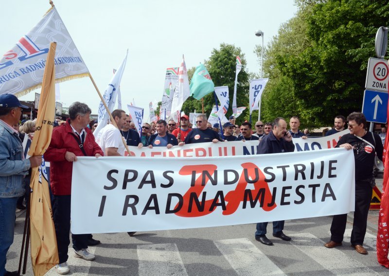 'Sad vidimo da sindikati doslovno život znače: bore se za radna mjesta, zahtijevaju zaštitnu opremu i osiguravaju testiranja radnika na prvim crtama'