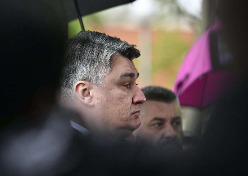 [VIDEO] Milanović napustio obljetnicu u Okučanima zbog natpisa Za dom spremni: Ja u tome ne želim sudjelovati. To je namjerna provokacija!