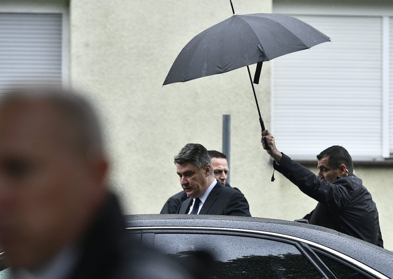 Milanović se oglasio o incidentu: Sudionik koji je trebao polagati vijenac prije mene skinuo se u odoru sa znakom i grbom 'Za dom spremni, u tome ne želim sudjelovati!