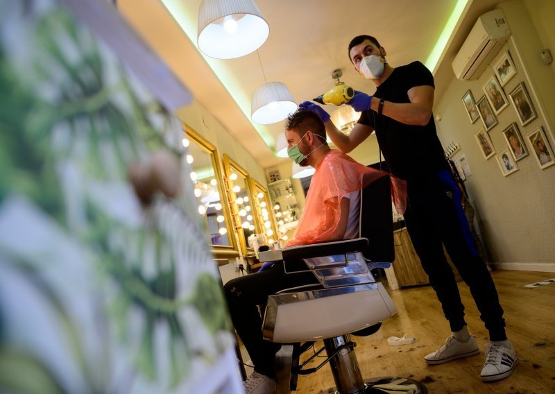 Španjolska nastavila s popuštanjem, otvorene male trgovine i frizerski saloni
