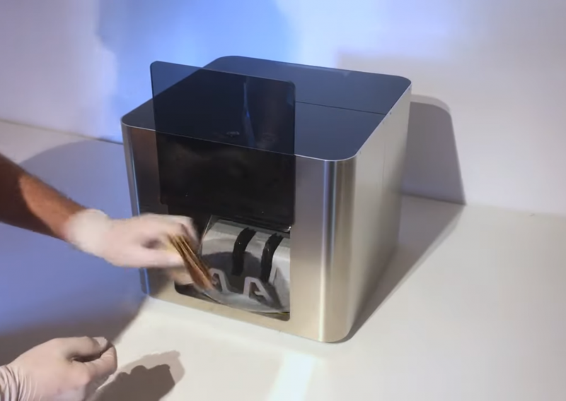 [VIDEO] Slovenci razvili uređaj za dezinfekciju novčanica