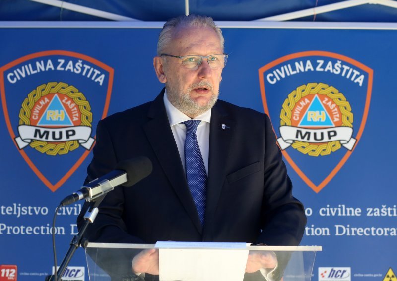 Nije više 'ostanimo doma': Božinović predstavio novi moto borbe protiv korone