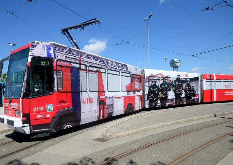 [FOTO]  Krenula tramvajska 7-ica u novom ruhu preko obnovljenog rotora; Zagrepčani se njome posebno zahvaljuju jednoj djelatnosti